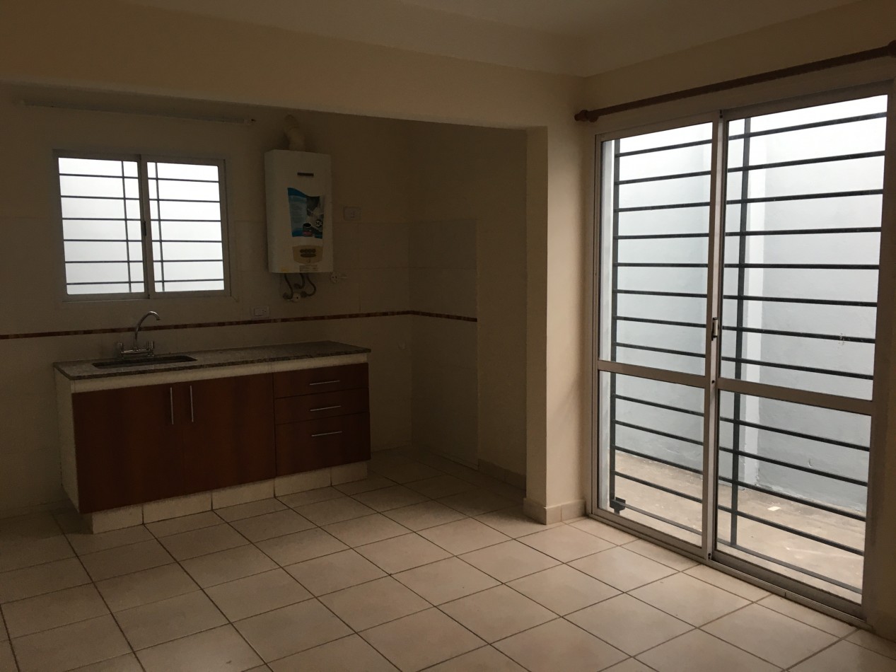 Departamento de 2 Ambientes en veta, Planta Baja con Patio Propio - Quilmes