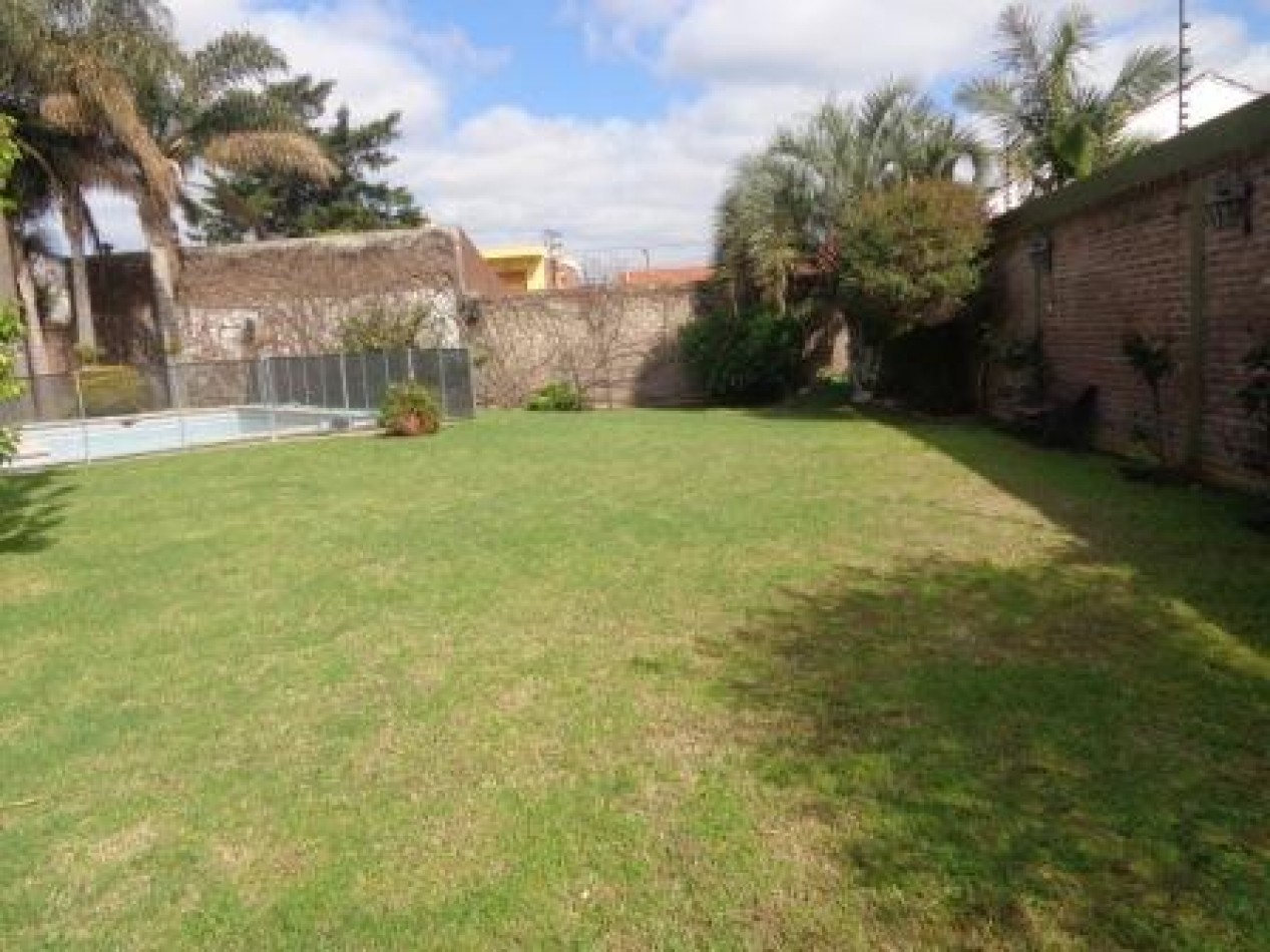 Casa en Venta Barrio Parque - 4 ambientes