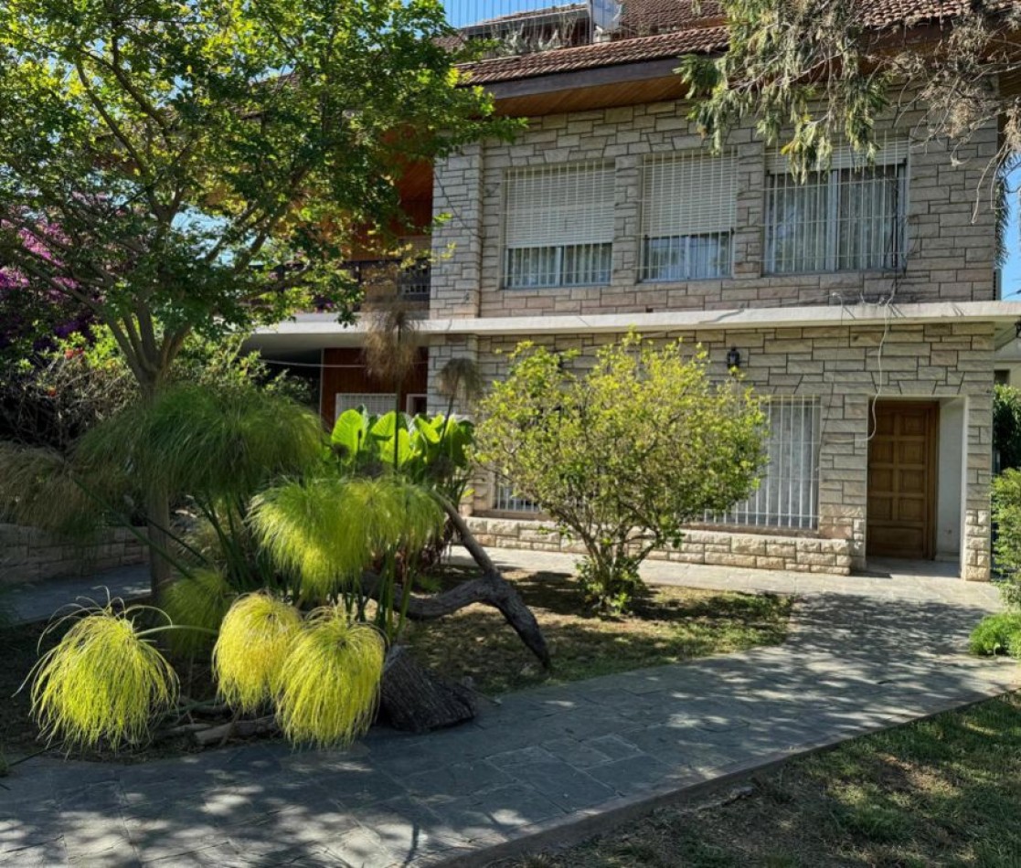 Importante casa en Venta - Florencio Varela