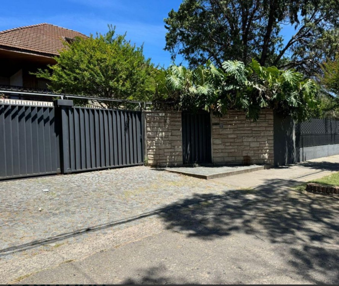 Importante casa en Venta - Florencio Varela