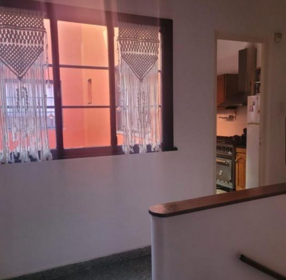 Departamento de Tres Ambientes en venta con Amplio Patio Terraza en Quilmes Oeste