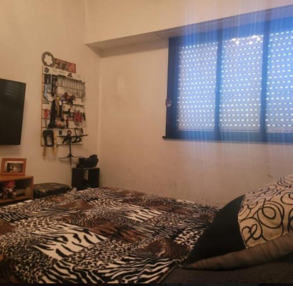 Departamento de Tres Ambientes en venta con Amplio Patio Terraza en Quilmes Oeste