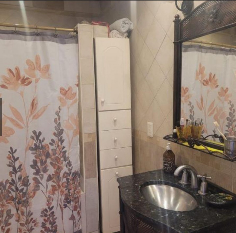 Departamento de Tres Ambientes en venta con Amplio Patio Terraza en Quilmes Oeste