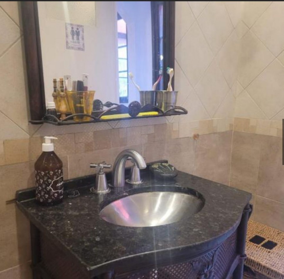 Departamento de Tres Ambientes en venta con Amplio Patio Terraza en Quilmes Oeste