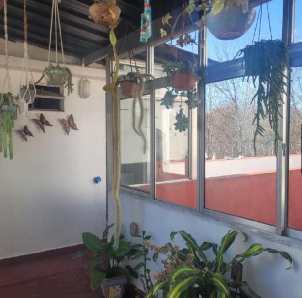 Departamento de Tres Ambientes en venta con Amplio Patio Terraza en Quilmes Oeste