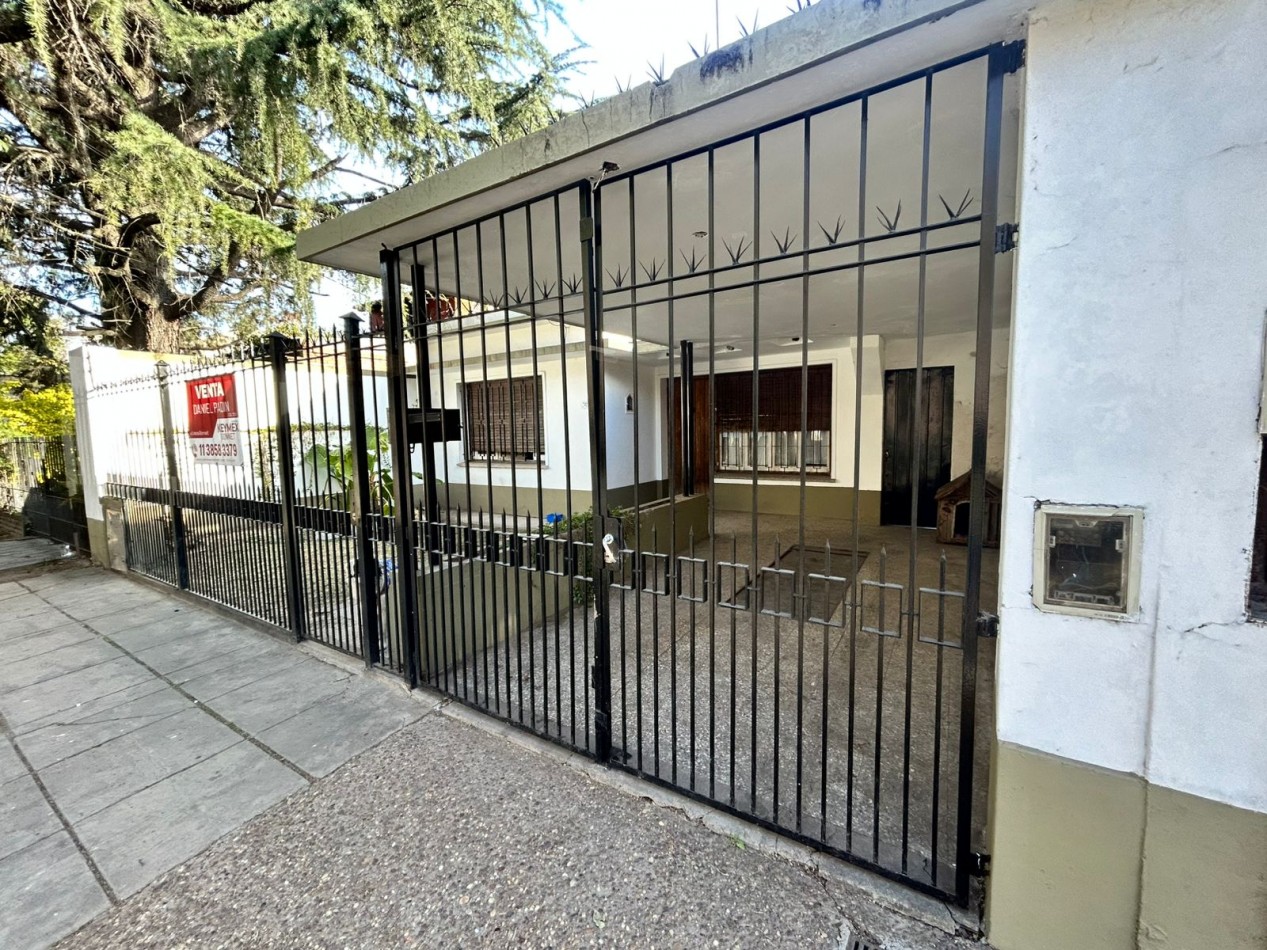 Casa con Departamento al fondo - Venta florencio varela.