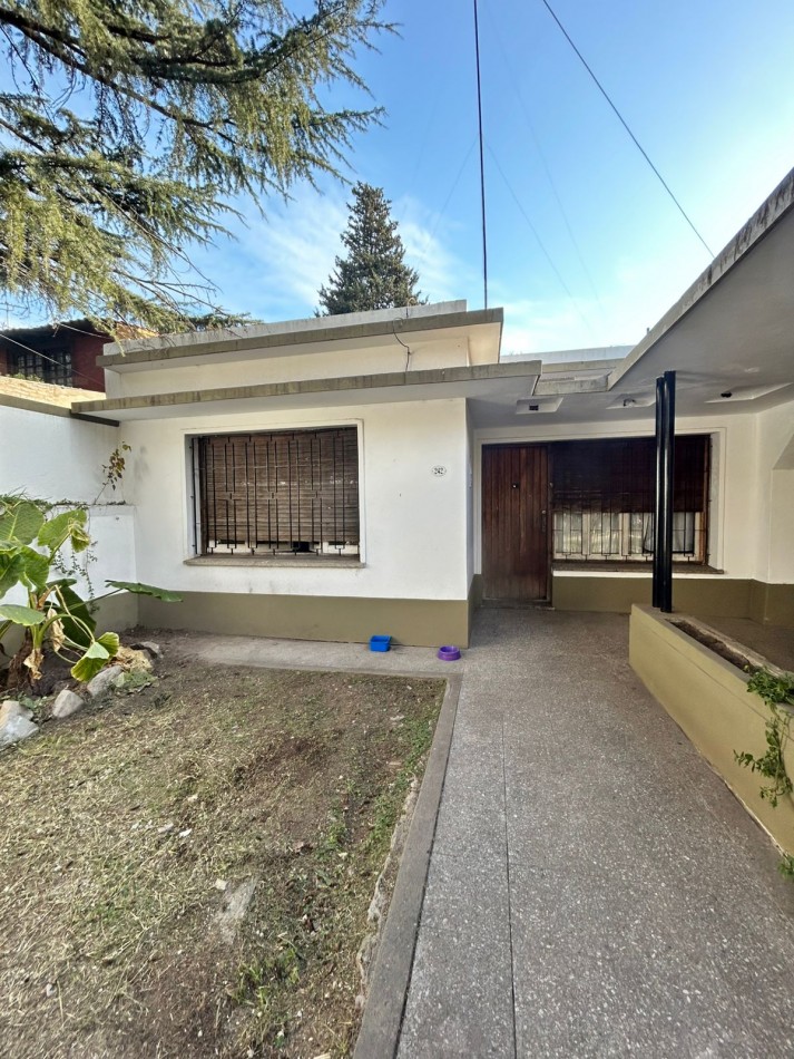 Casa con Departamento al fondo - Venta florencio varela.