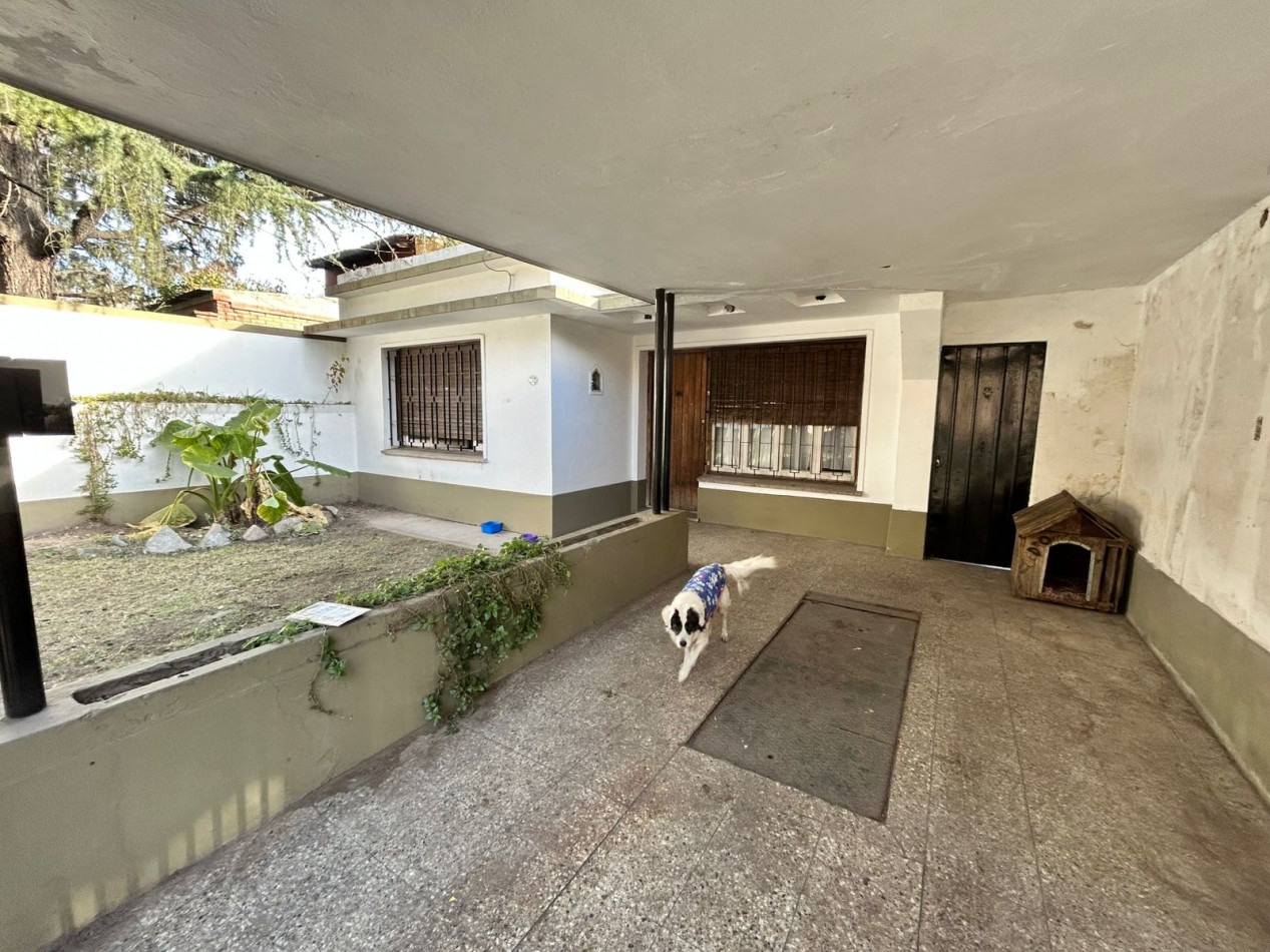 Casa con Departamento al fondo - Venta florencio varela.