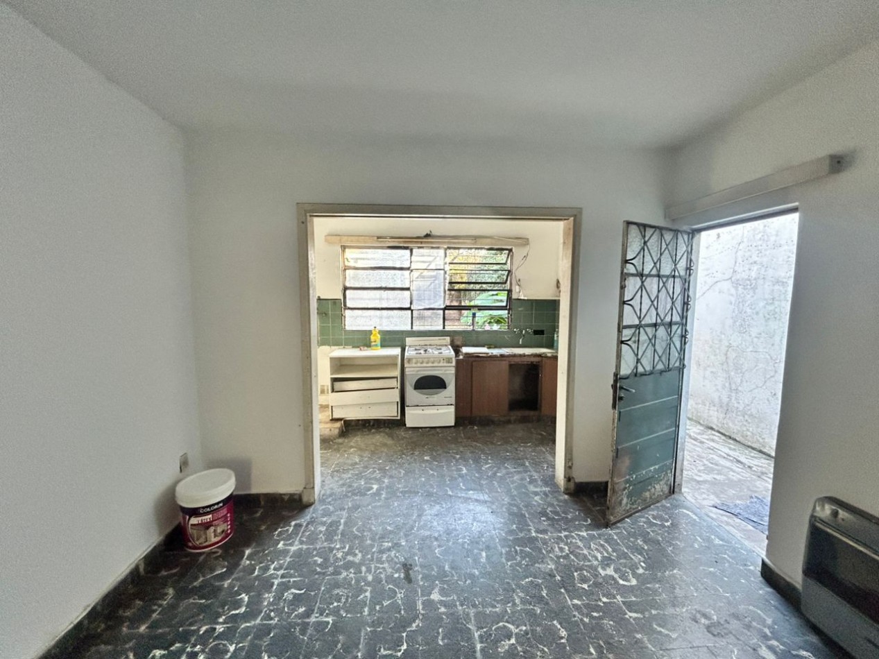 Casa con Departamento al fondo - Venta florencio varela.