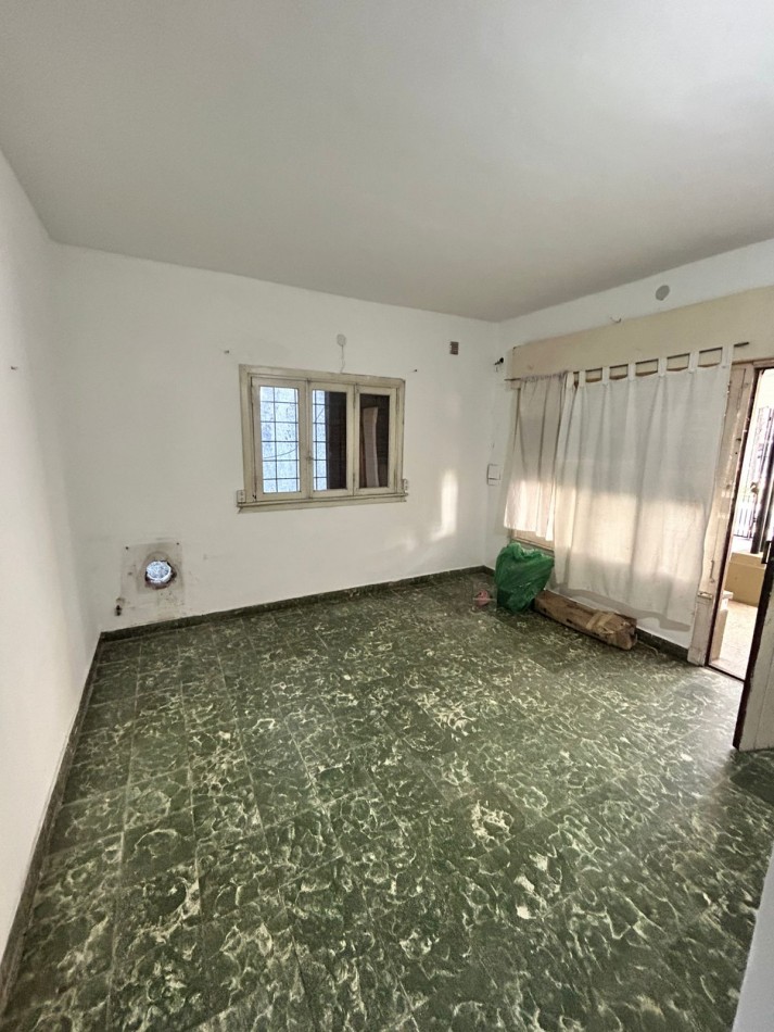 Casa con Departamento al fondo - Venta florencio varela.
