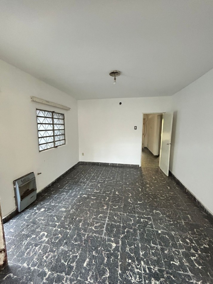 Casa con Departamento al fondo - Venta florencio varela.