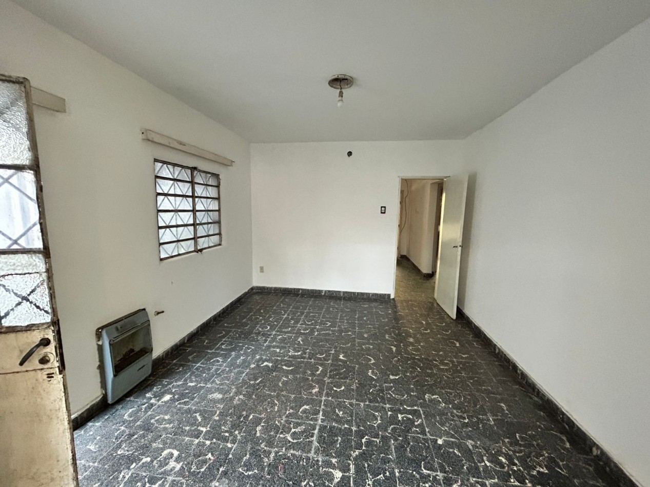 Casa con Departamento al fondo - Venta florencio varela.