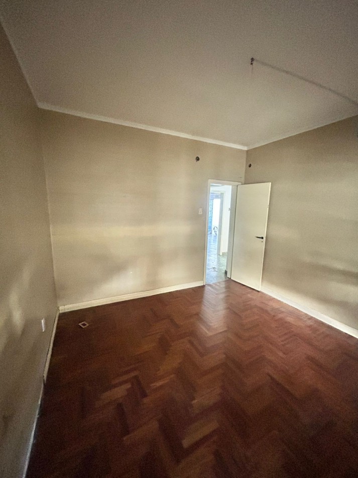 Casa con Departamento al fondo - Venta florencio varela.