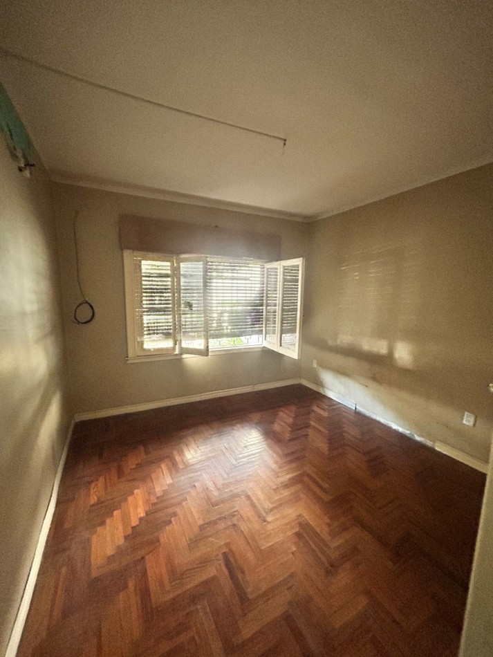 Casa con Departamento al fondo - Venta florencio varela.