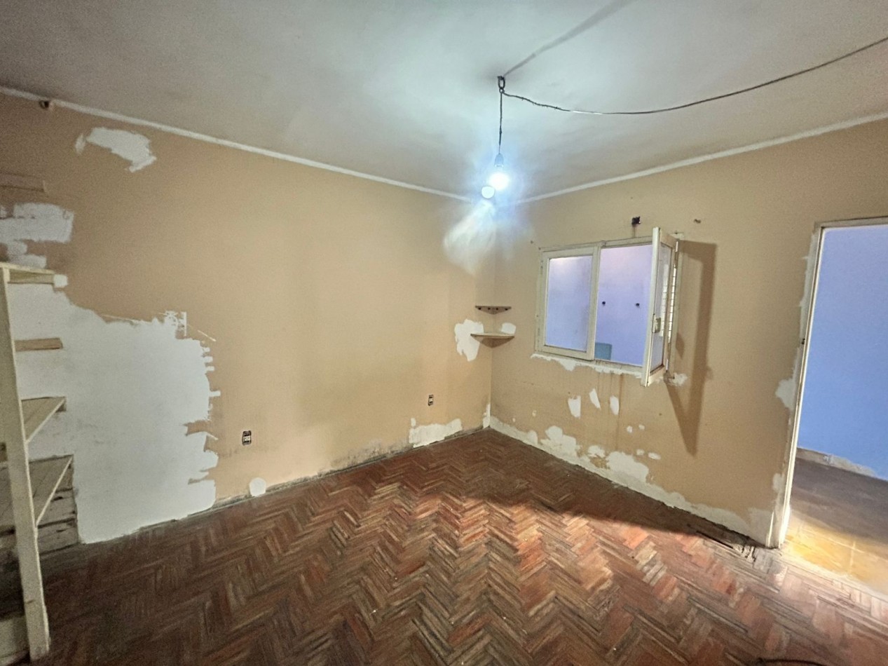 Casa con Departamento al fondo - Venta florencio varela.
