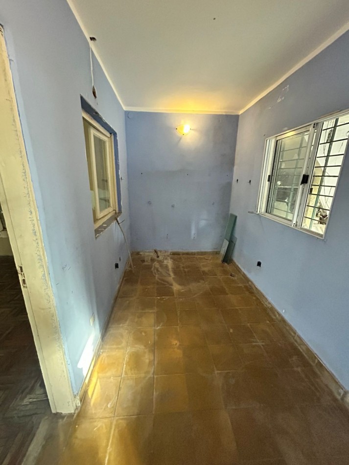 Casa con Departamento al fondo - Venta florencio varela.