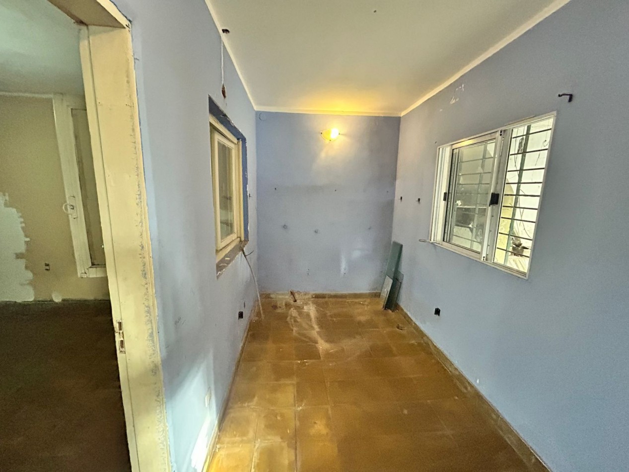 Casa con Departamento al fondo - Venta florencio varela.