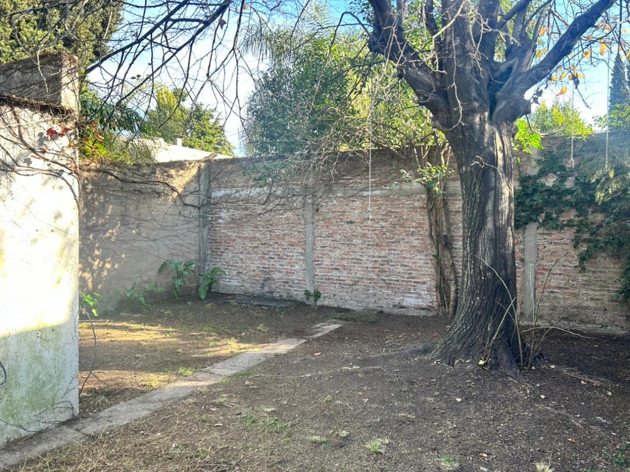 Casa con Departamento al fondo - Venta florencio varela.