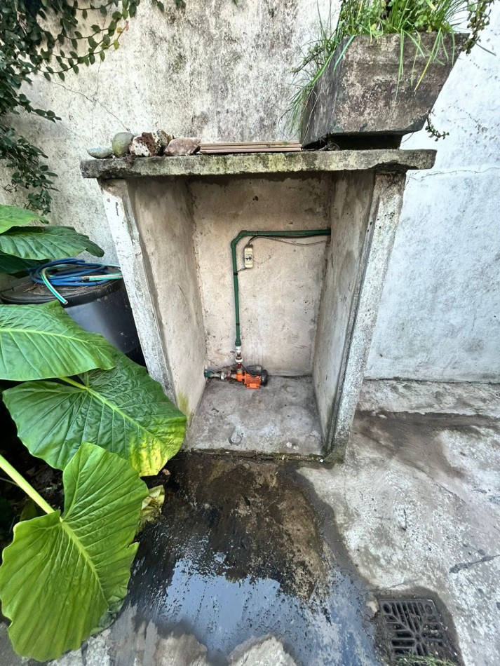 Casa con Departamento al fondo - Venta florencio varela.