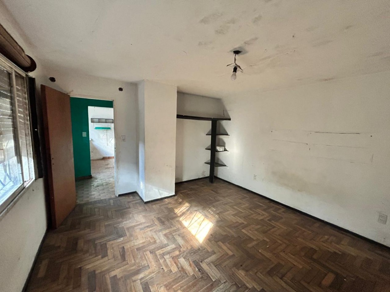 Casa con Departamento al fondo - Venta florencio varela.