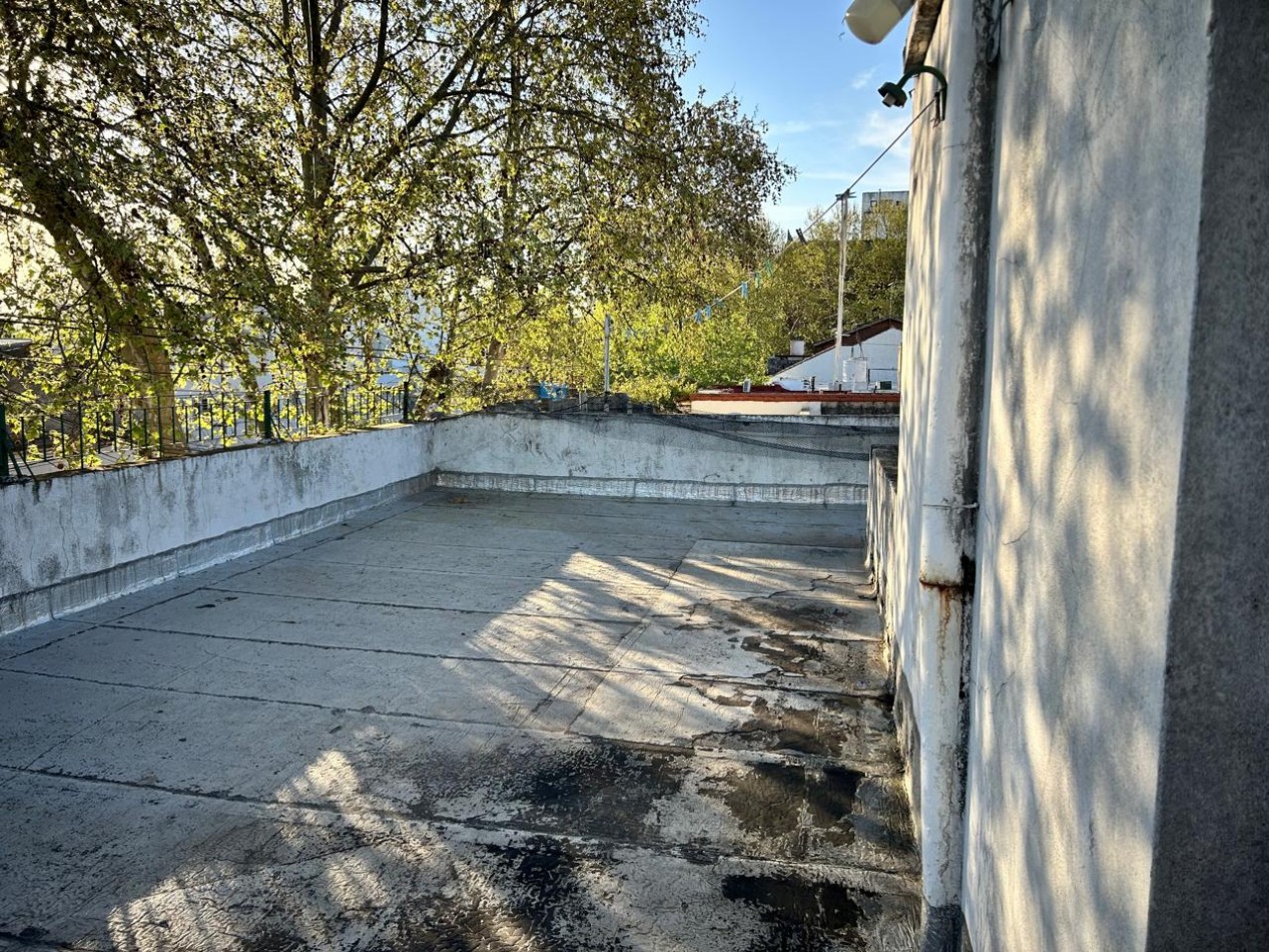 Venta de Departamento 6 Amb. en 1° Piso. Avda Vte Lopez 1086