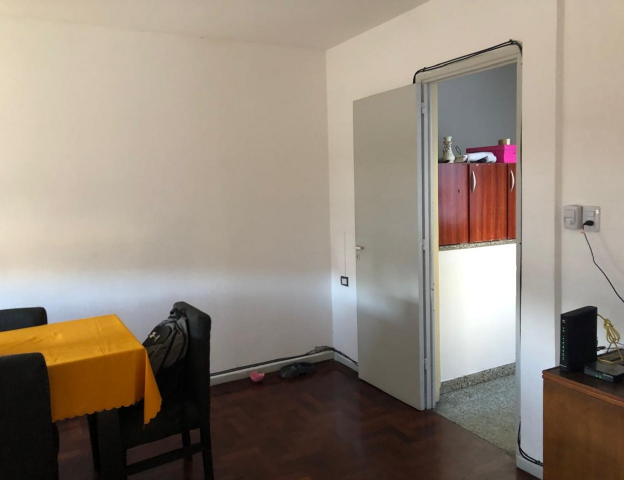 Venta de Departamento 6 Amb. en 1° Piso. Avda Vte Lopez 1086