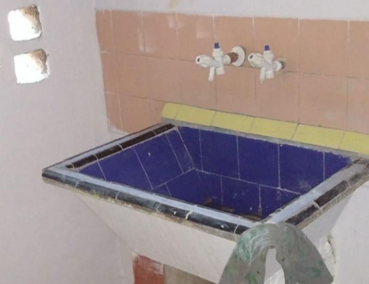 Casa en venta con departamento al fondo en florencio varela