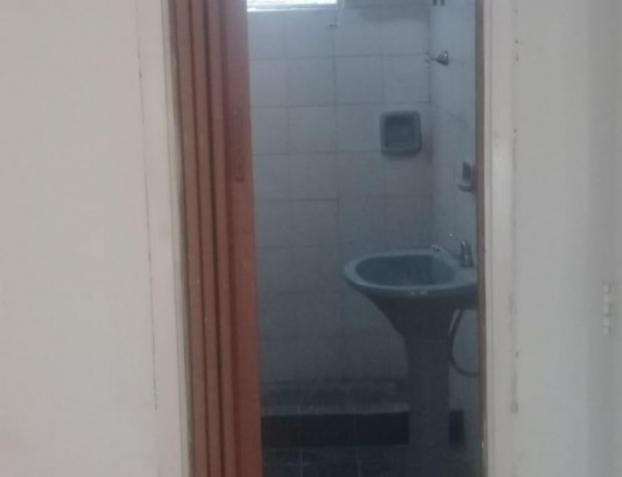 Casa en venta con departamento al fondo en florencio varela